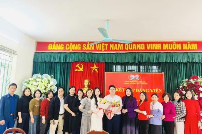 CHI BỘ TRƯỜNG THCS YÊN SƠN CHÀO ĐÓN HAI ĐẢNG VIÊN MỚI