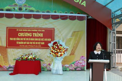 UBND PHƯỜNG YÊN SƠN PHỐI HỢP CHI CỤC DÂN SỐ TỈNH NINH BÌNH TỔ CHỨC TRAO HỌC BỔNG CHO HỌC SINH CÓ HOÀN CẢNH KHÓ KHĂN